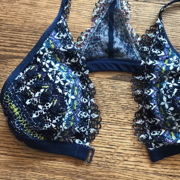 Victoria’s Secret Lace Bralette - Picture 5 of 5